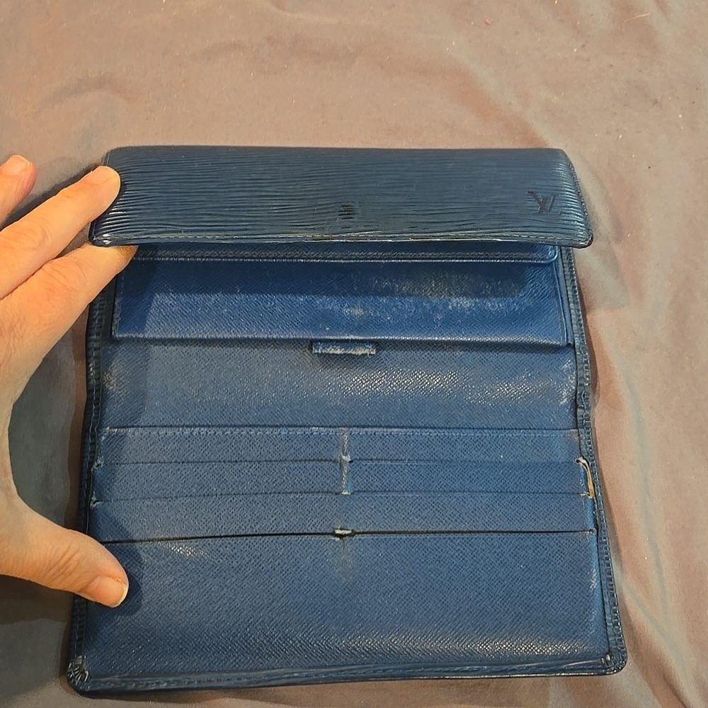 Louis Vuitton Blue Wallet - Picture 7 of 11